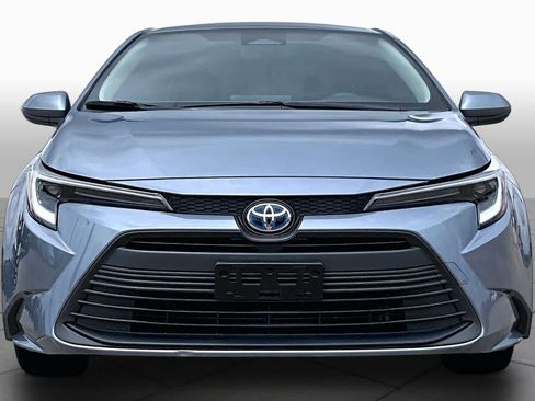Used 2025 Toyota Corolla LE FWD image 4