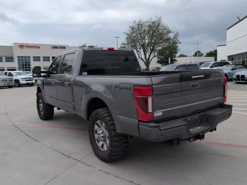 Used 2022 Ford F250 Lariat w/ Black Appearance Package image 4