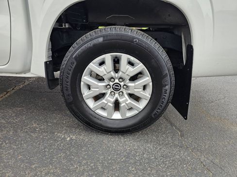 Used 2024 Nissan Frontier SV w/ SV Convenience Package image 18