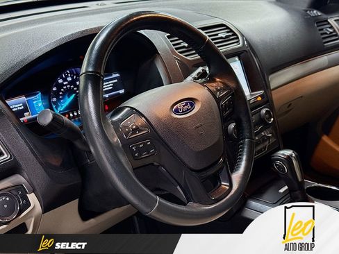 Used 2018 Ford Explorer XLT w/ Equipment Group 202A FWD image 11