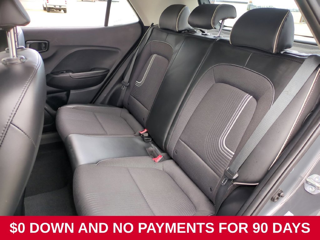 Used 2025 Hyundai Venue Limited FWD image 26