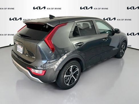 Certified 2025 Kia Niro LX FWD image 9