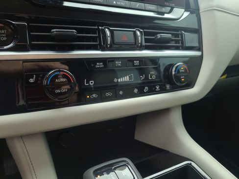 Certified 2025 Nissan Pathfinder SV image 23