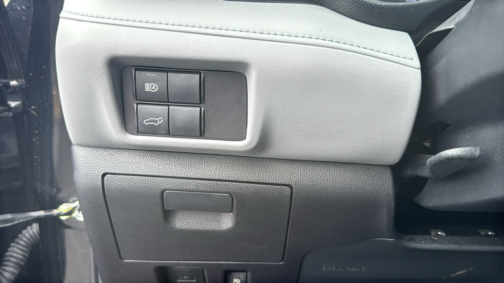 Used 2022 Toyota Highlander LE AWD/4WD image 16
