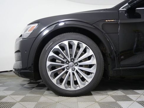 Used 2019 Audi e-tron Prestige w/ Prestige Package image 7