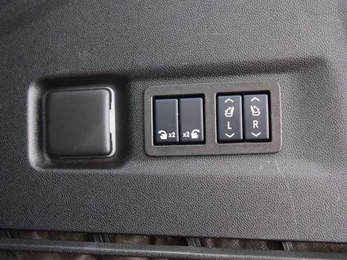 Used 2024 GMC Yukon XL Denali w/ Advanced Technology Package AWD/4WD image 26