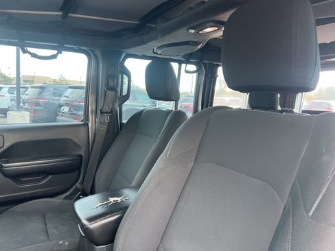 Used 2018 Jeep Wrangler Unlimited Sport image 25
