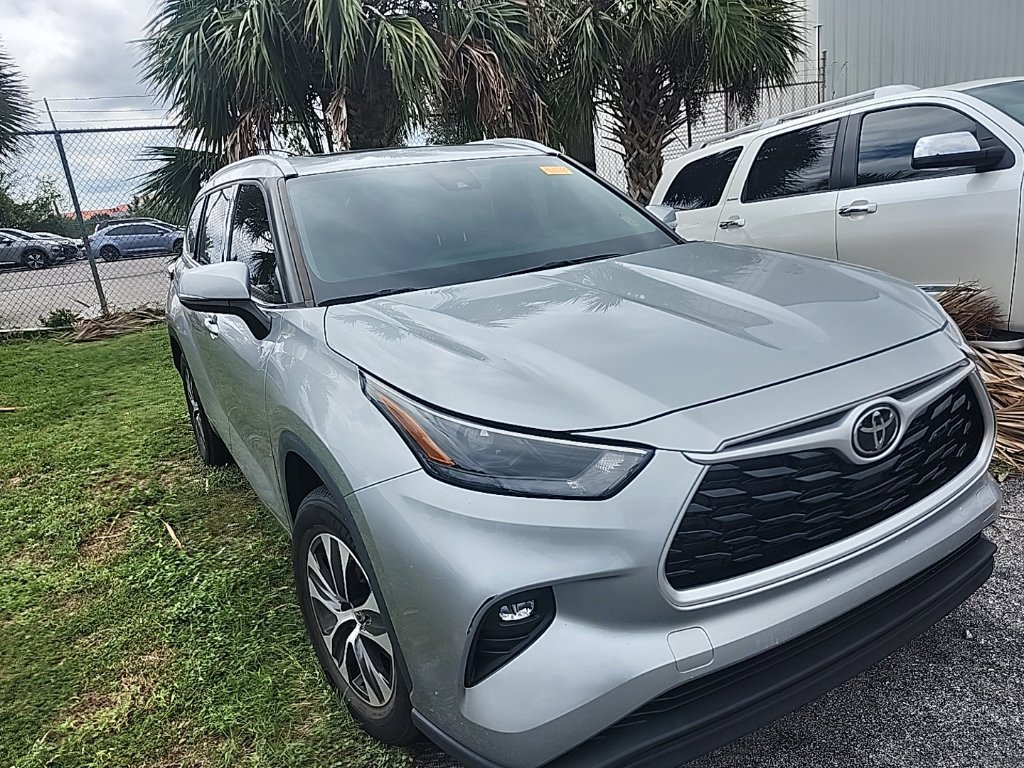 Used 2022 Toyota Highlander XLE FWD image 8
