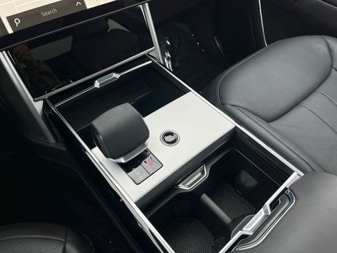 Certified 2025 Land Rover Range Rover SE AWD/4WD image 24