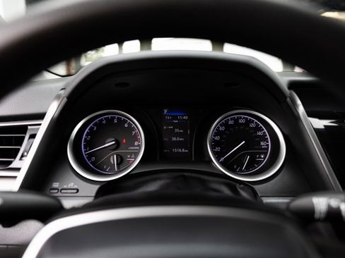 Used 2021 Toyota Camry LE image 15