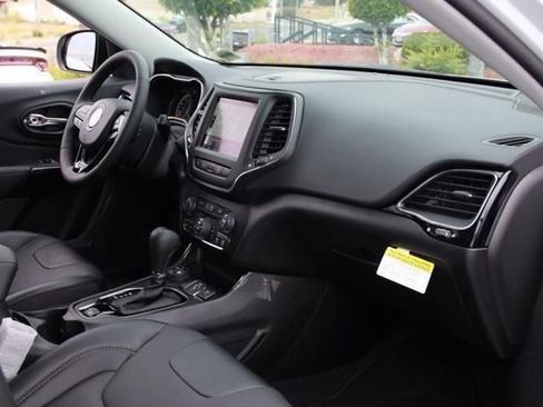 New 2023 Jeep Cherokee Altitude Lux image 19