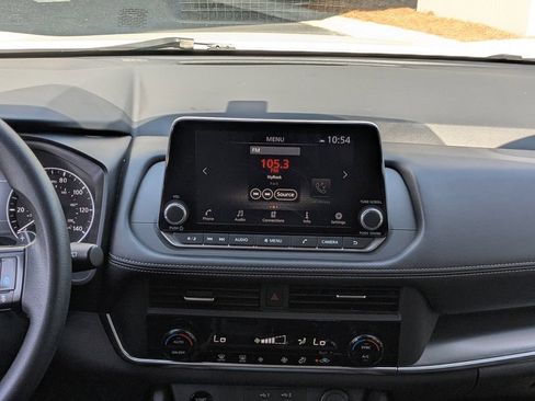 Used 2024 Nissan Rogue SV FWD image 19