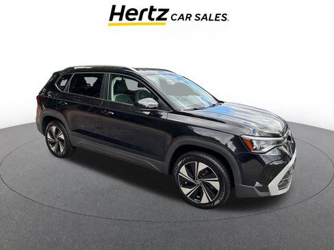 Used 2025 Volkswagen Taos SE image 1