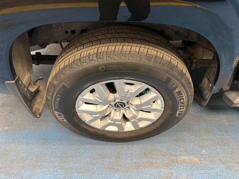 Used 2022 Nissan Frontier SV image 5