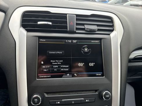 Used 2016 Ford Fusion SE image 14