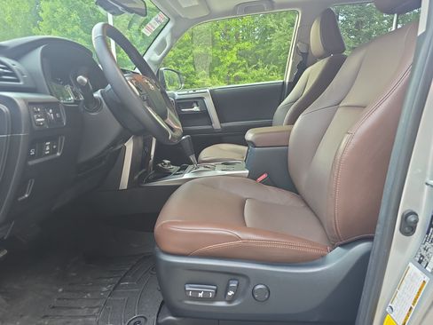 Used 2024 Toyota 4Runner Limited AWD/4WD image 14