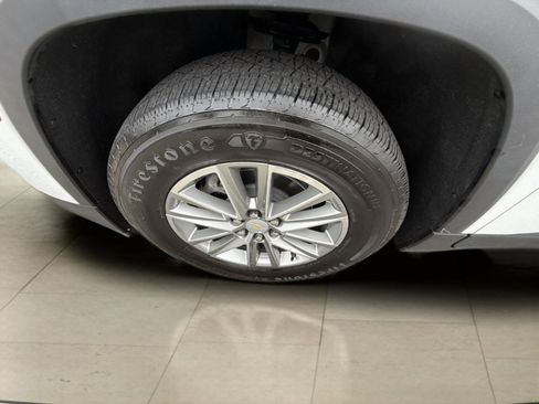 Used 2023 Chevrolet Traverse LT image 31