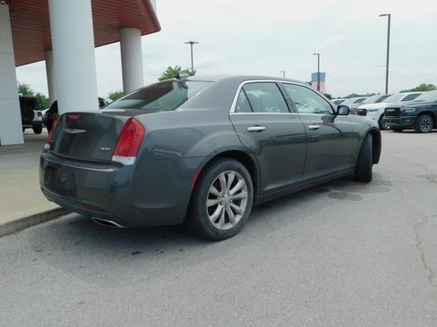 Used 2019 Chrysler 300 Limited w/ Safetytec Plus Group image 39