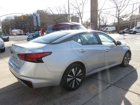 Used 2022 Nissan Altima 2.5 SV image 4