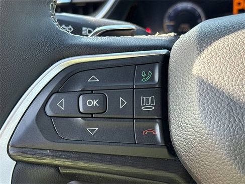 Used 2023 Jeep Grand Cherokee Altitude image 28