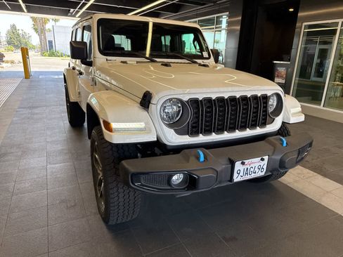Used 2024 Jeep Wrangler Unlimited AWD/4WD image 6