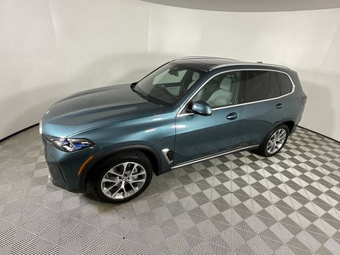Used 2024 BMW X5 xDrive40i w/ Premium Package image 9