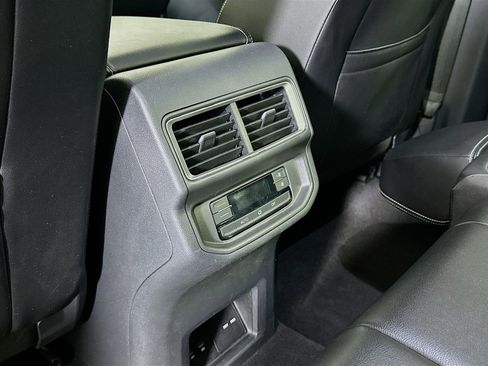Used 2024 Volkswagen Atlas SE AWD/4WD image 27