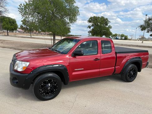 Used 2011 Toyota Tacoma 2WD Access Cab image 2