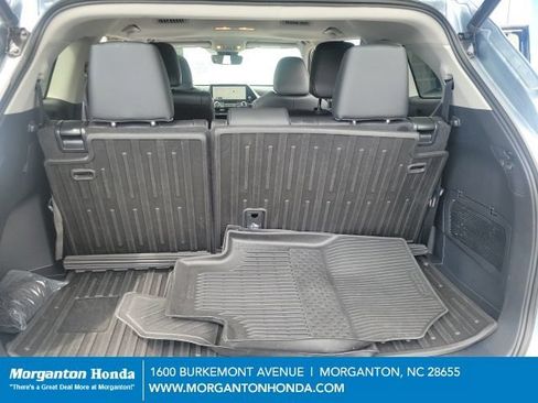 Used 2023 Toyota Highlander XLE FWD image 27