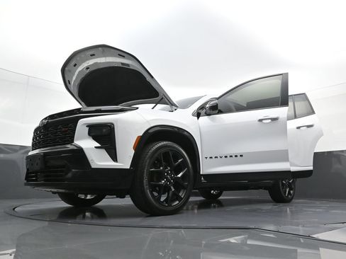 Used 2024 Chevrolet Traverse RS AWD/4WD image 40