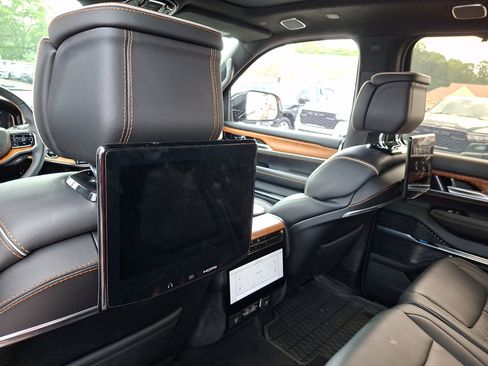 Used 2024 Jeep Grand Wagoneer Series III w/ Rear Seat Video Group 1 AWD/4WD image 21