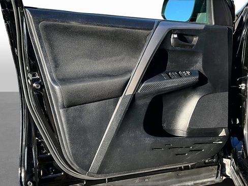 Used 2014 Toyota RAV4 LE image 16