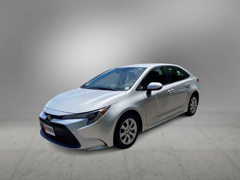 Used 2024 Toyota Corolla LE FWD image 5