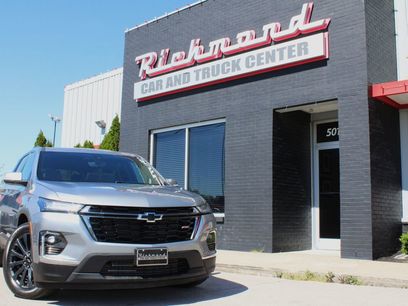 Used 2023 Chevrolet Traverse RS