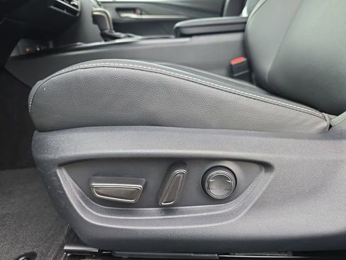 Used 2025 Toyota Camry SE image 28