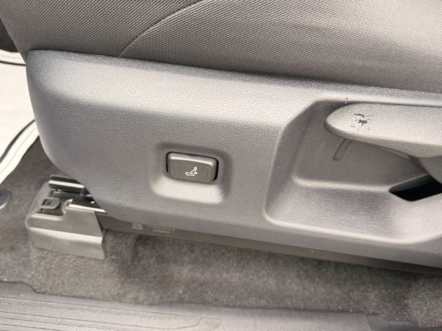 Used 2026 Toyota Tacoma SR5 AWD/4WD image 5