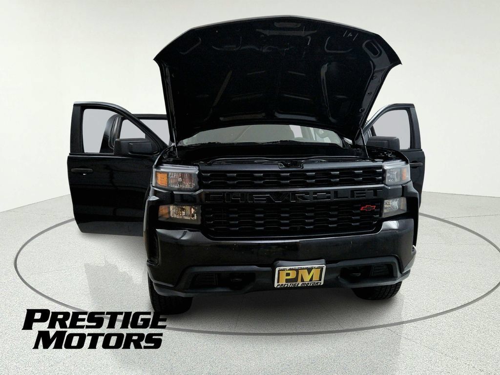 Used 2019 Chevrolet Silverado 1500 Custom w/ Custom Value Package AWD/4WD image 9