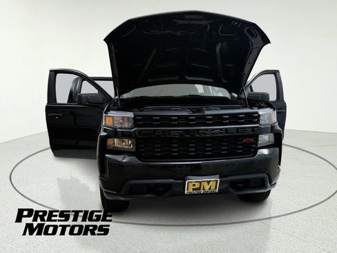Used 2019 Chevrolet Silverado 1500 Custom w/ Custom Value Package AWD/4WD image 9