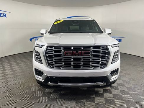 Used 2025 GMC Yukon XL Denali w/ Denali Reserve Package AWD/4WD image 9