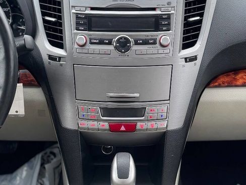 Used 2010 Subaru Outback 2.5i Limited image 13