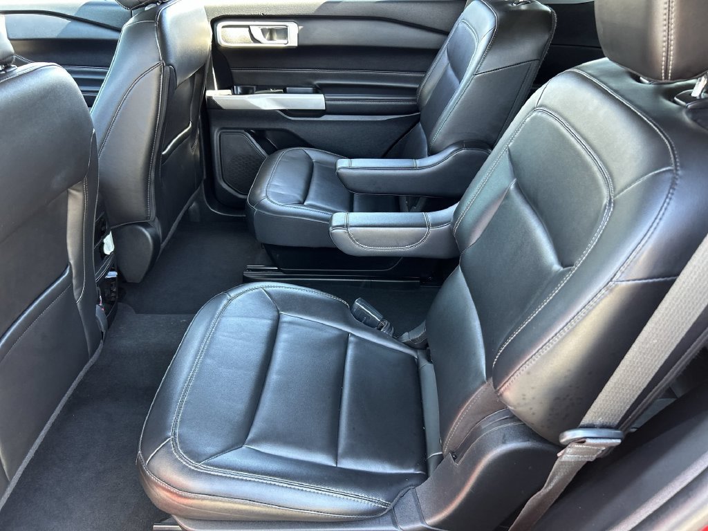 Used 2022 Ford Explorer XLT w/ Equipment Group 202A AWD/4WD image 25