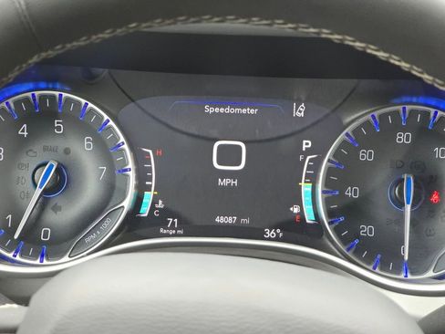 Used 2024 Chrysler Pacifica Touring-L image 15