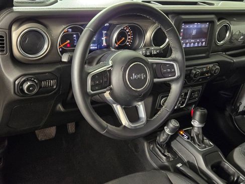 Used 2021 Jeep Wrangler Unlimited Sahara AWD/4WD image 19