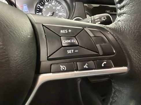 Used 2020 Nissan Rogue SV AWD/4WD image 16