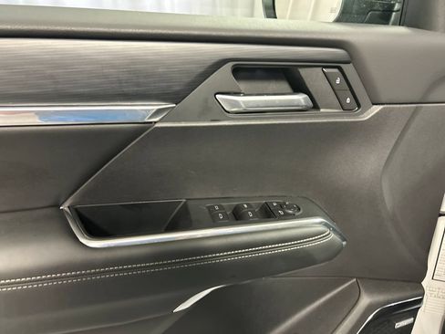 Used 2025 GMC Acadia Elevation FWD image 14
