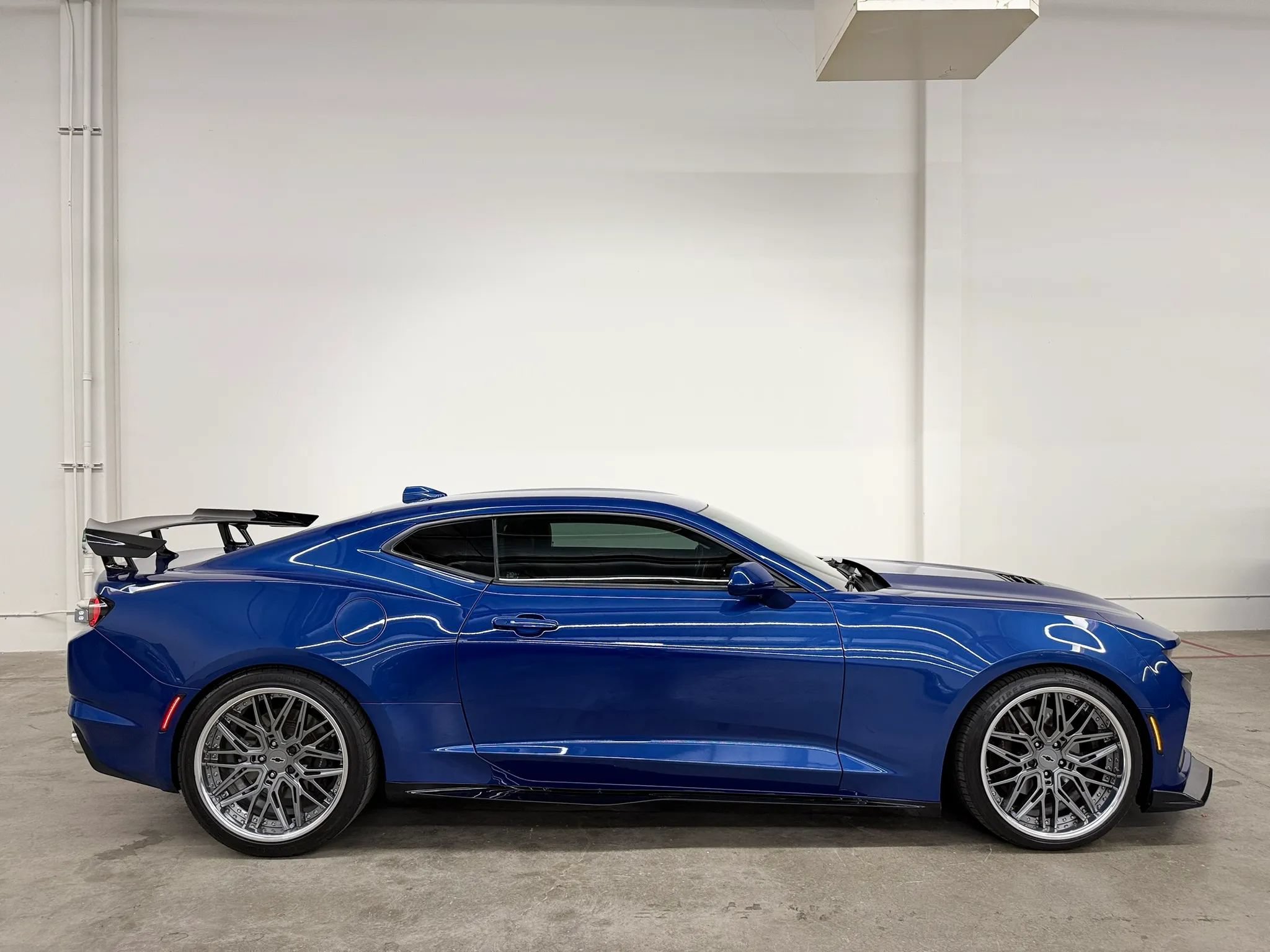 Used 2020 Chevrolet Camaro SS RWD image 4
