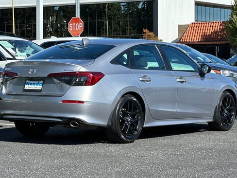 Used 2022 Honda Civic Sport image 9