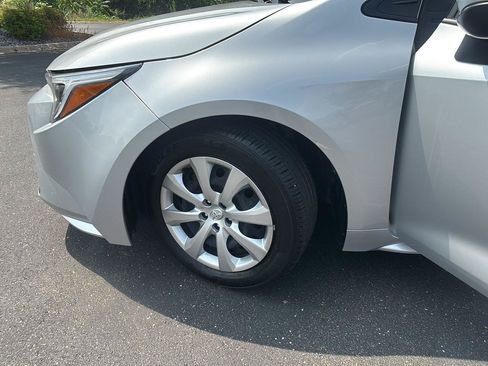 Used 2025 Toyota Corolla LE FWD image 5