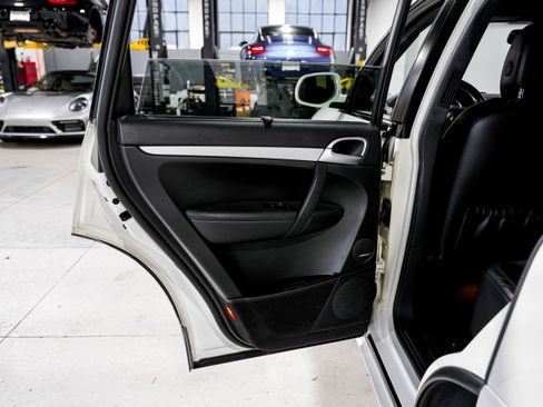 Used 2010 Porsche Cayenne GTS image 31