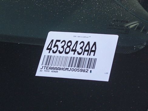 Certified 2021 Toyota Venza LE image 29